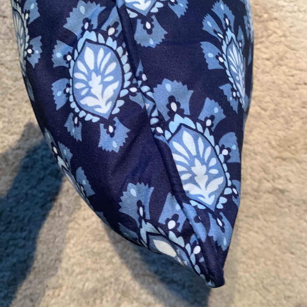 Blue patterned decorative pillow - Picture 2 of 3